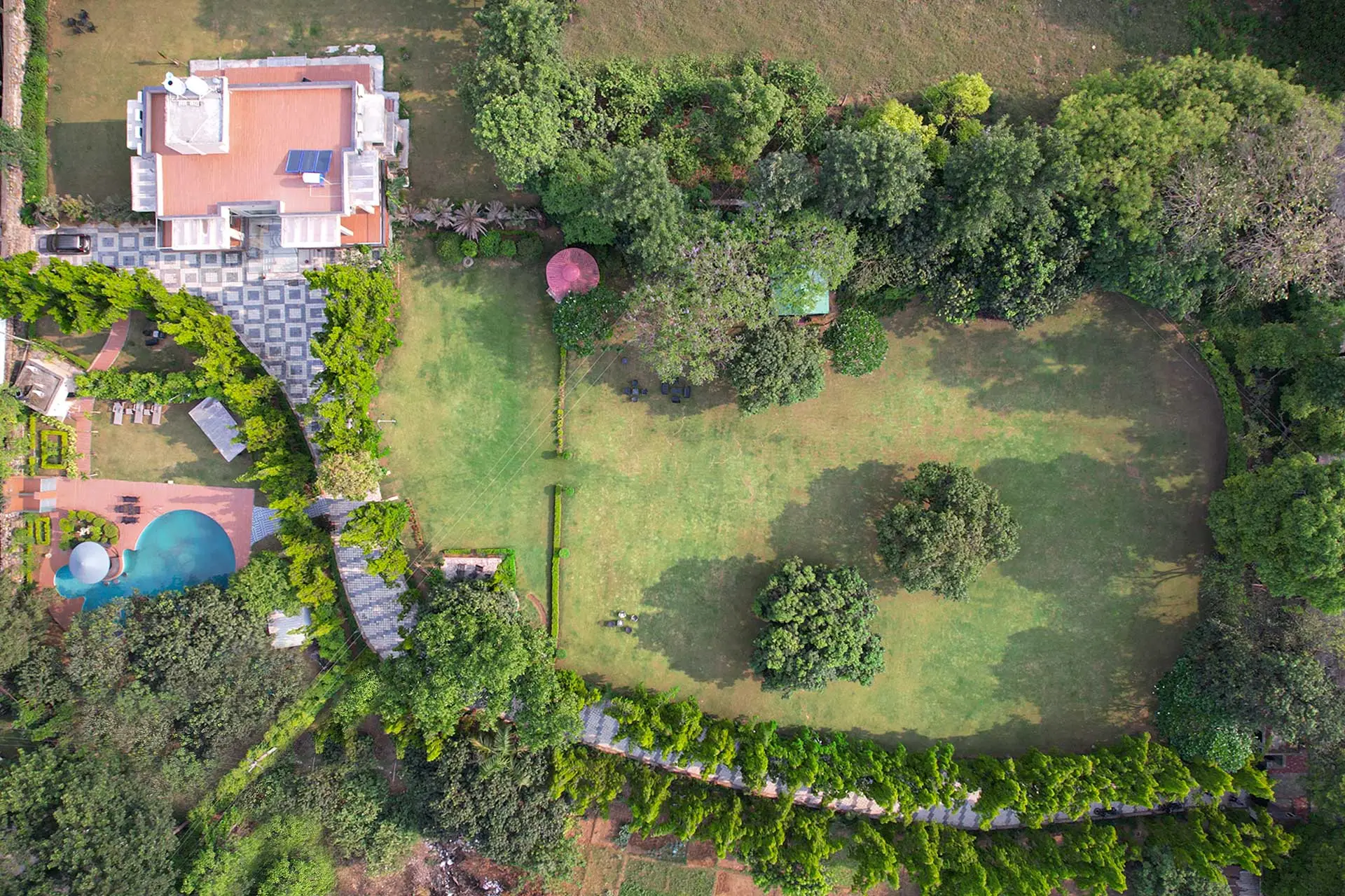 Estate 10 — photograph 4